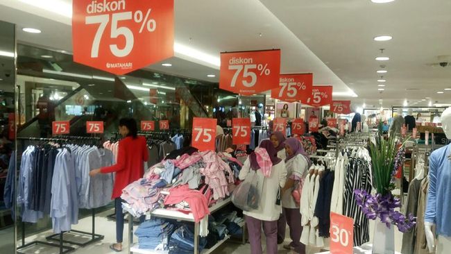 Susul Ramayana, Matahari Tutup Dua Gerai PT Matahari Department Store Tbk (LPPF) akan menutup dua gerainya di kawasan Pasaraya Blok M dan Manggarai pada akhir September ini.