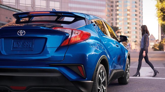 Sejumlah mobil akan terancam dengan masuknya Toyota C-HR ke Indonesia. Mereka harus berbenah jika pasarnya tidak ingin digerus C-HR.