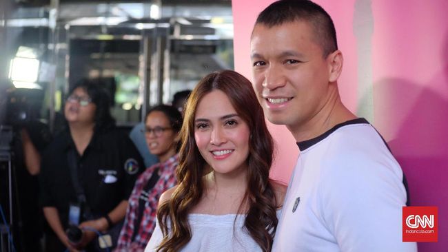 Kehidupan kisah cinta remaja Tita dan Adit dalam 'Eiffel I'm in Love' 14 tahun lalu akan berlanjut pada Februari 2018.
