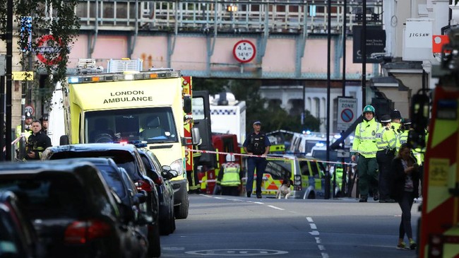 Sebanyak 18 korban ledakan di Stasiun Parsons Green, London, pada Jumat (15/9) dilaporkan sedang dilarikan ke rumah sakit.