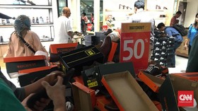 Bakal Ditutup, Matahari Blok M Diserbu Gara-Gara Diskon Gede