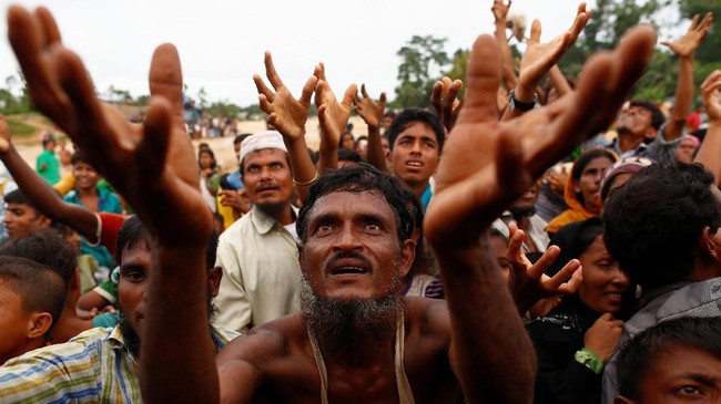 Kepada CNNIndonesia.com, Ketua TPF PBB untuk Myanmar, Marzuki Darusman, menjelaskan dugaan pelanggaran HAM berat yang terjadi pada etnis Rohingya di Rakhine.