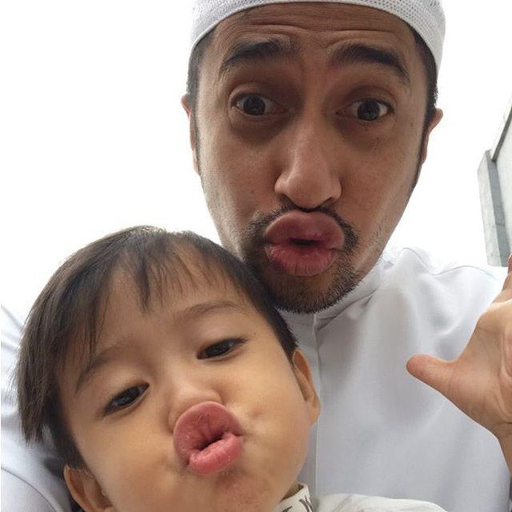 <p>Irfan Hakim dan istri dikaruniai anak laki-laki pada 2014 yaitu Chafidz Djalu Hakim. Nama tersebut diberikan untuk anak karena Irfan berharap kelak anaknya menjadi penghafal Al-Qur'an. Ini terbukti sejak kecil, Djalu sudah tampil pede melantunkan doa di usianya yang masih belia.</p>