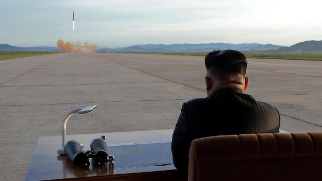 Pemimpin Korea Utara Kim Jong Un mengatakan tujuan akhir negaranya adalah menjadi kekuatan militer yang seimbang dengan Amerika Serikat.