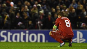 Gerrard Terpeleset, Liverpool Tergelincir dari Tangga Juara