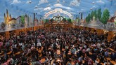 FOTO: Oktoberfest, Perayaan Tegukan Bir Sejak 1810 Oktoberfest merupakan perayaan minum bir dan salah satu bagian penting dalam budaya Jerman sejak tahun 1810, yang kini semakin mendunia.