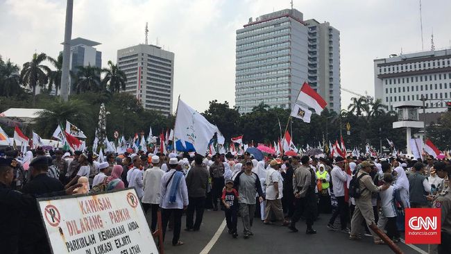 Warga Aksi Bela Rohingya '169' Banjiri Kawasan Patung Kuda