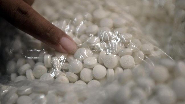 Polresta Sidoarjo menyita 5,3 juta butir pil PCC dan obat terlarang lainnya dari gudang narkoba di Sidoarjo dan masih mengejar pemiliknya.