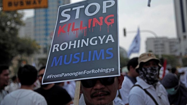 Angkatan bersenjata Myanmar membentuk komite penyelidik terhadap tuduhan pelanggaran hak asasi manusia dalam operasi militer ke warga Rohingya. 