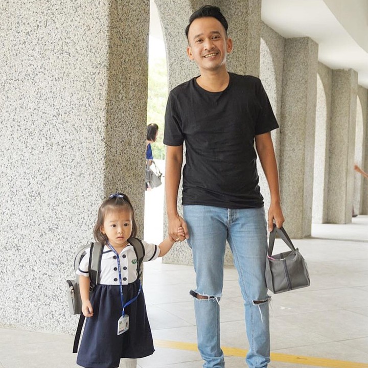 <p>Meski sibuk, Ruben tetap menyediakan waktu mengantar putri kecilnya sekolah. (Foto: Instagram/@ruben_onsu)</p>