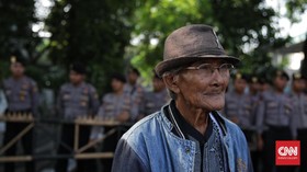Polisi Cegat Peserta Seminar 'Kebenaran 1965' di LBH Jakarta