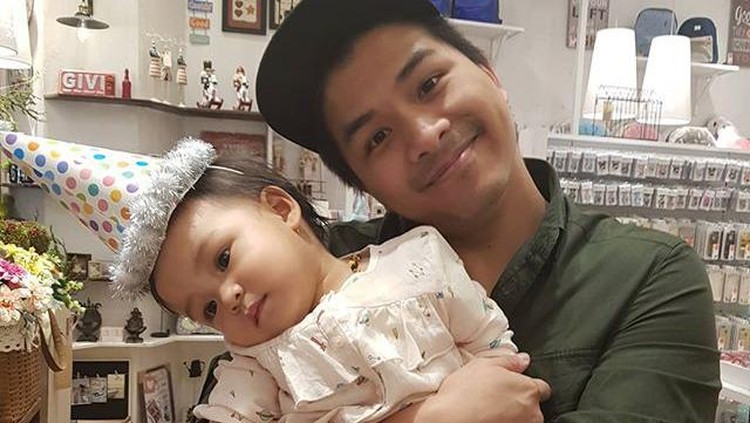 Bagi Glenn Alinskie ada satu kunci yang perlu dimiliki orang tua agar anak jadi sosok yang terbuka.