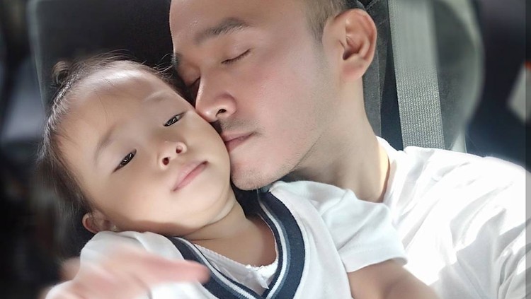 Momen ulang tahun anak kadang bikin orang tua terharu. Ya, anak makin besar, dan diri ini makin tua.
