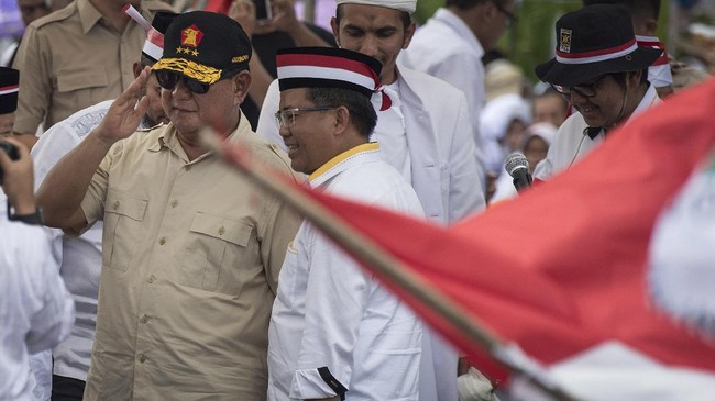 Gerindra dan PKS anggap ngawur hasil survei SMRC yang menyebut bahwa massa pendukung Prabowo sebagai penyebar isu bangkitnya PKI.