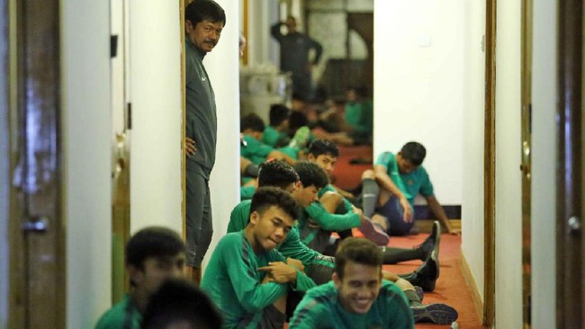 Indra Sjafri cenderung memilih para pemain Timnas Indonesia U-19 memperkuat klub luar negeri. Tapi, Indra tidak ingin pemainnya sekadar mengikuti trial.