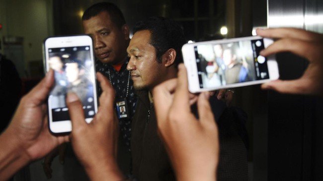 Kepala Bagian Unit Layanan Pengadaan Barang dan Jasa Kota Batu Edi Setyawan menyatakan, uang yang ia terima hanya dana titipan agar pembangunan berjalan.