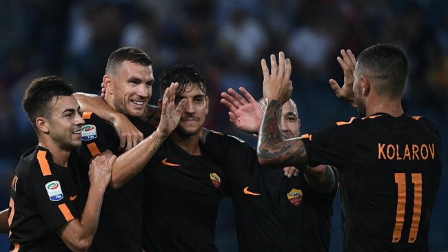 Manchester United dikabarkan bakal mendatangkan mantan pemain Manchester City, Edin Dzeko, pada bursa transfer tengah musim yang bakal dimulai Januari 2020.