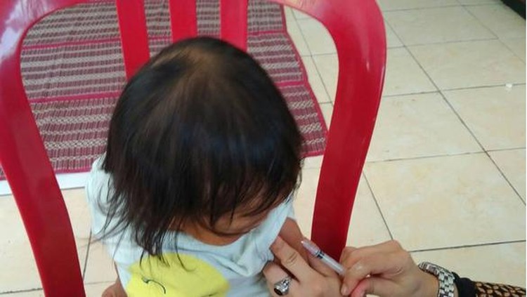 MUI bilang masyarakat tak perlu ragu untuk vaksin measles rubella (MR). Dikhawatirkan jika diabaikan ada risiko rubella kongenital.