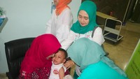 Keren! Anak-anak Ini Nggak Takut Lho Pas Divaksin 