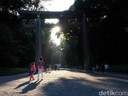 Turis AS Ukir Nama Keluarganya di Gerbang Kuil Tokyo, Langsung Ditangkap Polisi