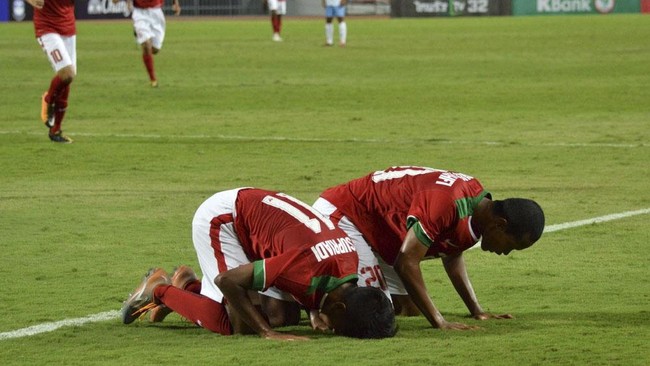 Sutan Zico mencetak delapan gol hanya dalam dua pertandingan. Pelatih Timnas Indonesia U-16 Fakhri Husaini pun memberikan pujian untuk Zico.