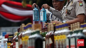 FPI Minta Pelanggar RUU Minuman Beralkohol Dihukum Cambuk