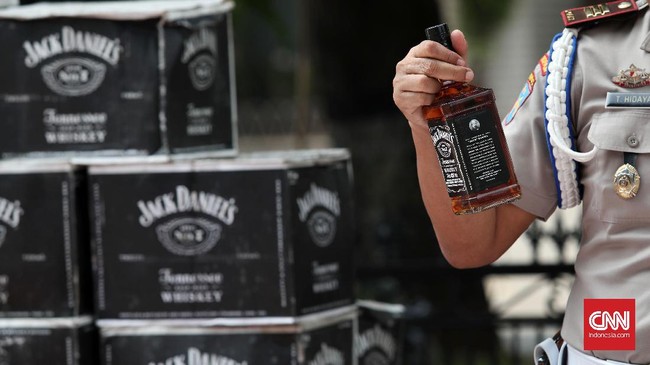 Direktur Jenderal Bea Cukai Heru Pambudi menyebut aturan yang mewajibkan penjual dan mengecer lapor stok minuman beralkohol demi legalitas.