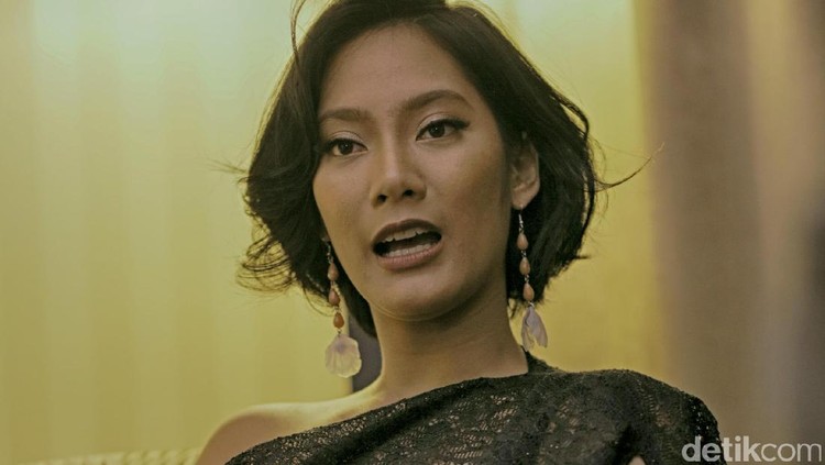 Foto yang diunggah Tara Basro sempat dianggap melanggar UU ITE. Namun tahukah, Bunda, unggahan tersebut kini dinilai sebagai seni oleh Menkominfo.