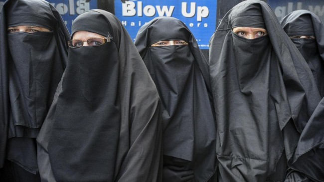 Para pemilih Swiss mendukung larangan penggunaan burqa atau cadar di tempat umum.