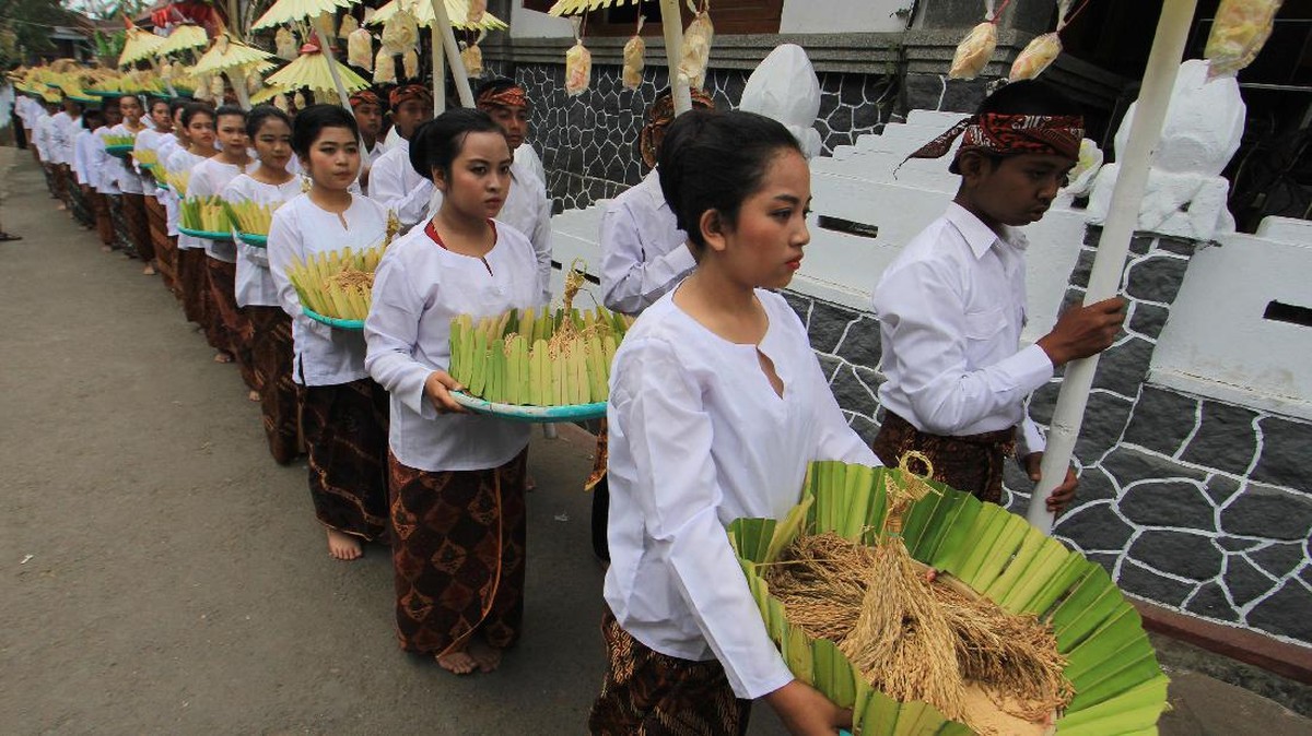FOTO: Mensyukuri Hasil Bumi di Lereng Ciremai