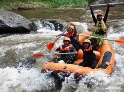 Celebrity on Vacation: Rifting Bareng Marsha dan Joshua di Bali