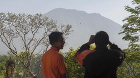 Gunung Agung Siaga, Puluhan Warga Karangasem Mengungsi