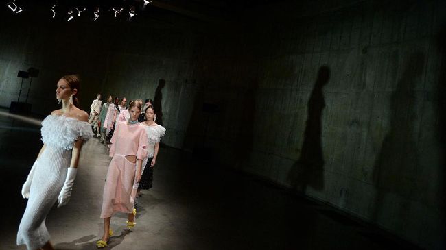 Gelaran London Fashion Week 2017 pekan lalu jadi penanda kembalinya label fesyen paling berpengaruh di era 80-an, Fiorucci.