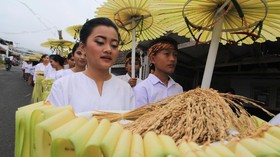 FOTO: Mensyukuri Hasil Bumi di Lereng Ciremai