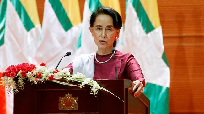Dianggap tak mampu menghentikan pembantaian terhadap Rohingya, Dewan HAM PBB mendesak pemimpin Myanmar Aung San Suu Kyi untuk mengundurkan diri.