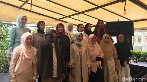 10 Desainer Hijab Indonesia Akan Pamer Karya di Turki dan Dubai 10 Desainer Hijab Indonesia Akan Pamer Karya di Turki dan Dubai