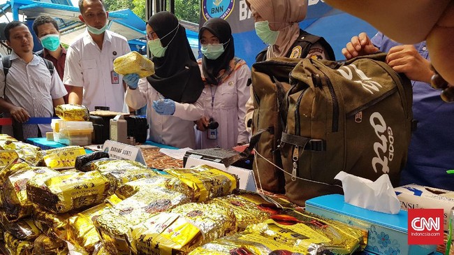 Obat sintetis yang dimusnahkan bernama Syntetic Cannabinol. Obat itu dapat mengakibatkan penyakit gagal ginjal jika dikonsumsi dalam jangka waktu panjang.