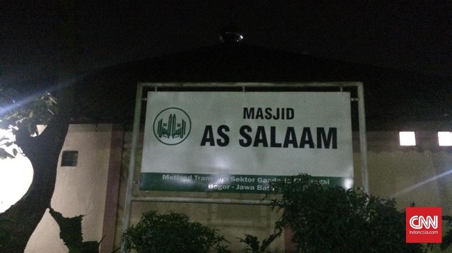 Masjid As-Salaam mengajak anak-anak usia sekolah dasar menonton film G30S/PKI. Pengurus masjid berjanji film akan diedit sehingga bisa lebih ramah anak.