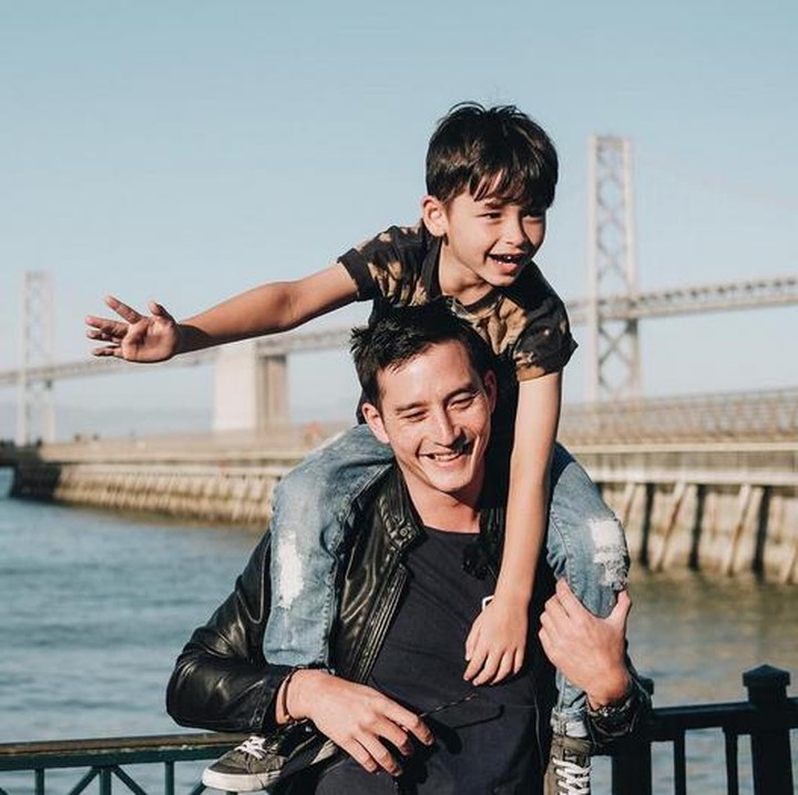 <div>Ayah dan anak, Mike Lewis dan Kenzou sama-sama cute nih. (Foto: Instagram/ @mikelewis)</div><div> </div>