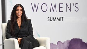 Kim Kardashian Pamer Namanya Terpatri Jadi Tato Pete Davidson