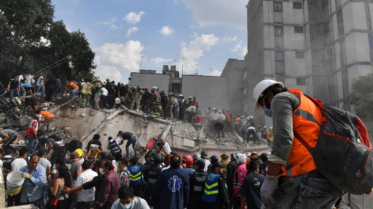 FOTO: Meksiko Porak-poranda Diguncang Gempa 7,1 SR