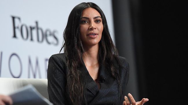 Kim Kardashian konsisten melakoni rutinitas olahraga harian demi tubuh yang 'berlekuk'.