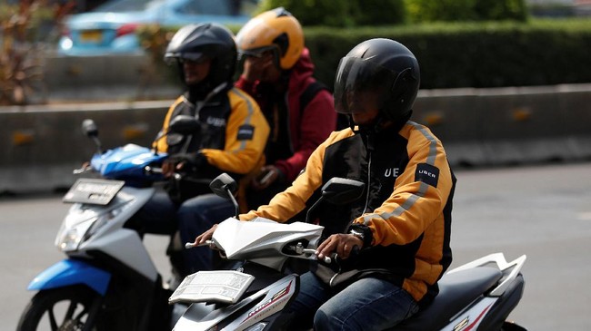 Penumpang Uber keluhkan tarif yang bisa membengkak hingga tiga kali lipat dan pengembalian uang kelebihan bayar yang hanya akan diberikan dalam bentuk credit.