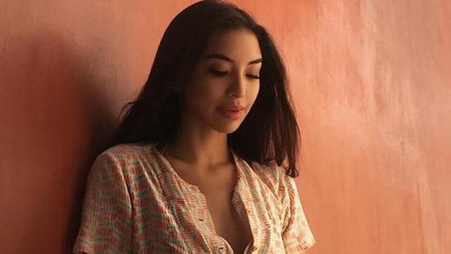 Manohara Odelia Pinot dikabarkan pindah agama. Terbaru ia menyebut Yesus sebagai sosok terfavorit ketika ditanya netizen lewat fitur ask my top 3.