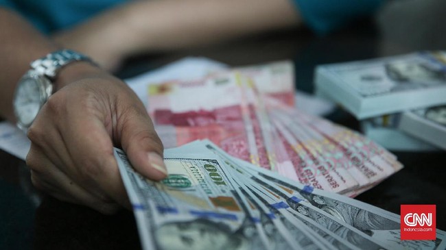 Rupiah menguat 5 poin ke level Rp14.406 per dolar AS pada Rabu (27/4) pagi.