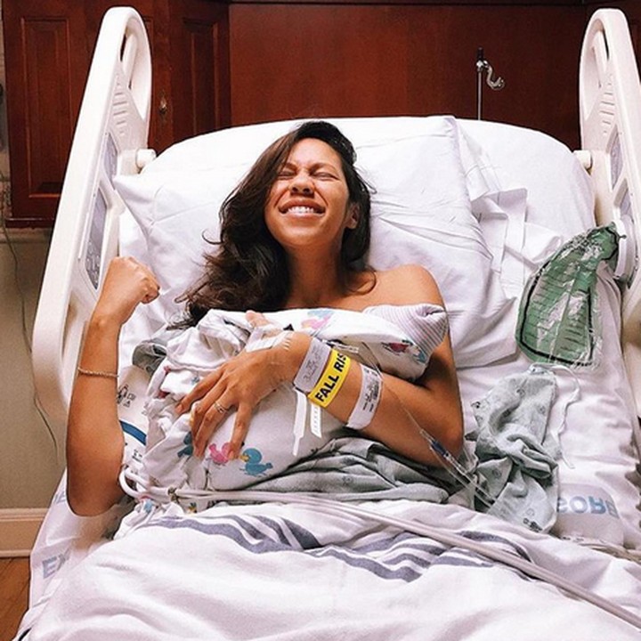 <p>Lahirnya si kecil membawa kelegaan tersendiri buat ibu ini. (Foto: Instagram @sierradeh via @birthwithoutfear)</p>
