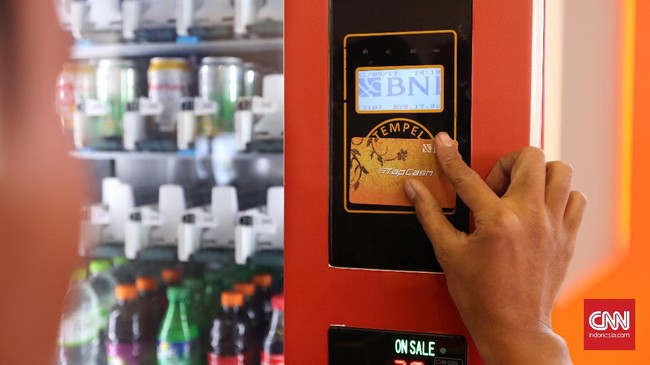 YLKI menilai, peraturan terkait biaya top up uang elektronik telah memberikan beban kepada konsumen berupa disinsentif penggunaan uang elektronik.