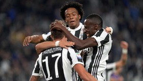 Juve Ambil Alih Puncak Klasemen, Milan Menang