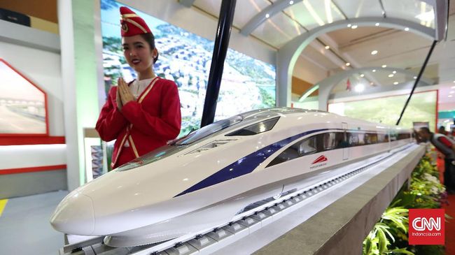 Kereta Cepat Jakarta-Bandung Mulai Konstruksi Oktober 2017 Jalur kereta cepat yang bersebelahan dengan jalan tol hanya 43 Km, sisanya menjauh dari jalan tol. Sedangkan, jumlah terowongan mencapai 22 unit.
