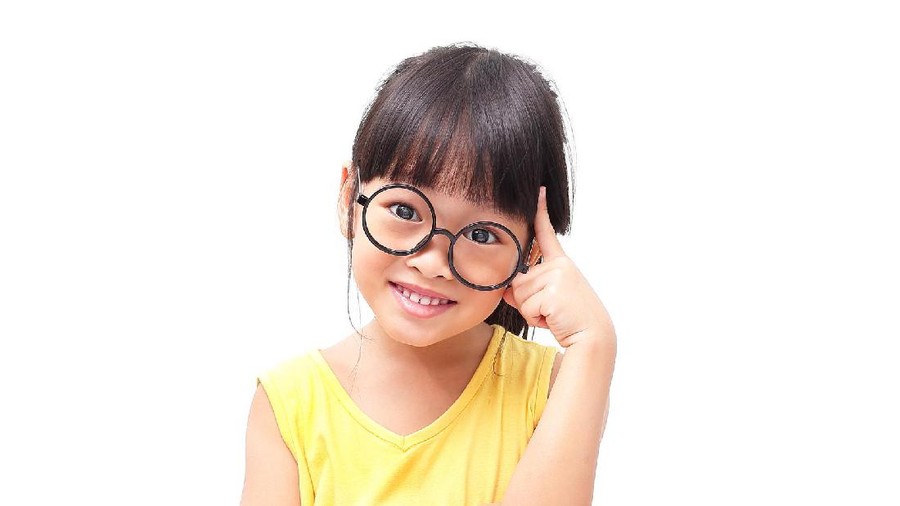 Masih Anak  anak  Tapi Sudah Pakai Kacamata  Plus Normalkah 